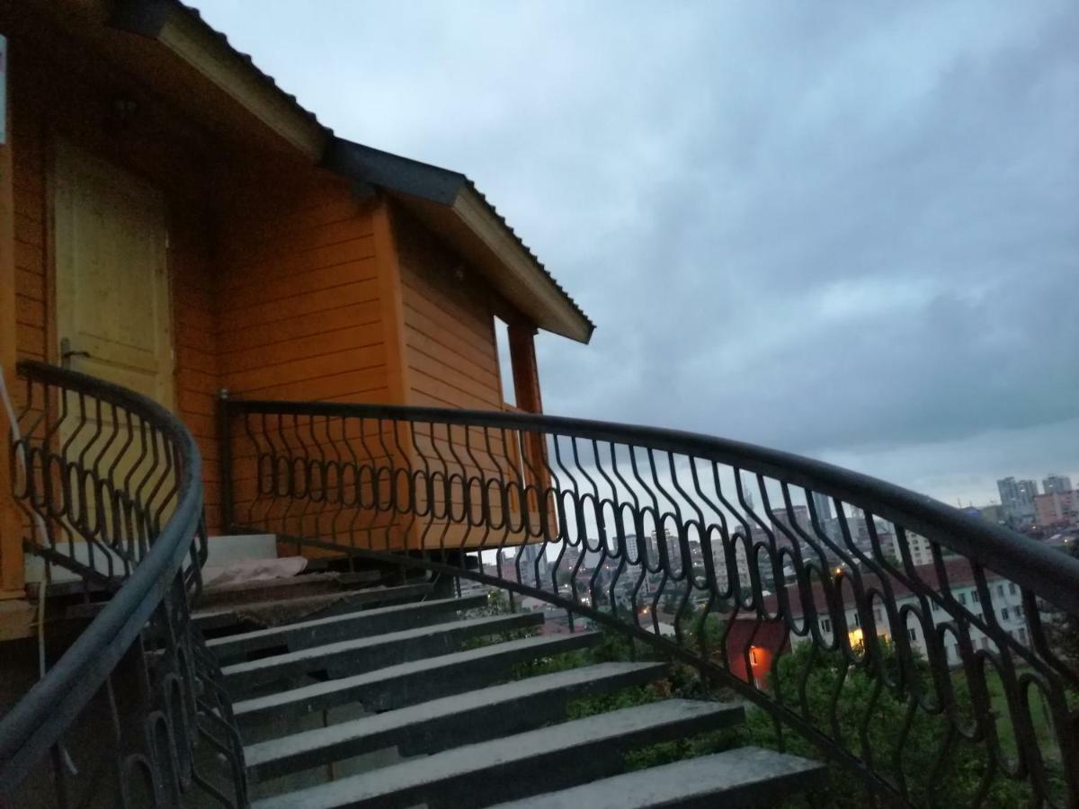 Деревянный Котеж The 1 С Выдом На Город Batumi Exterior photo