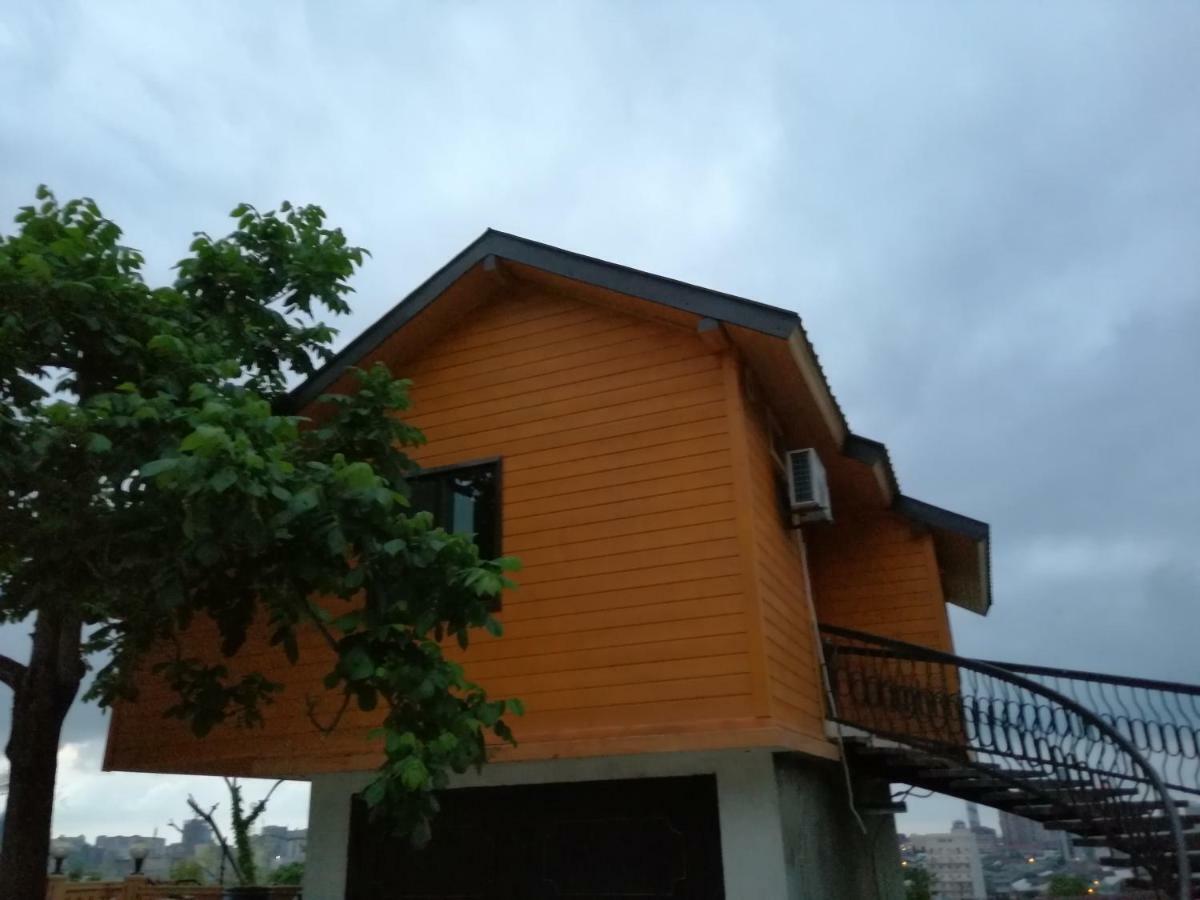 Деревянный Котеж The 1 С Выдом На Город Batumi Exterior photo