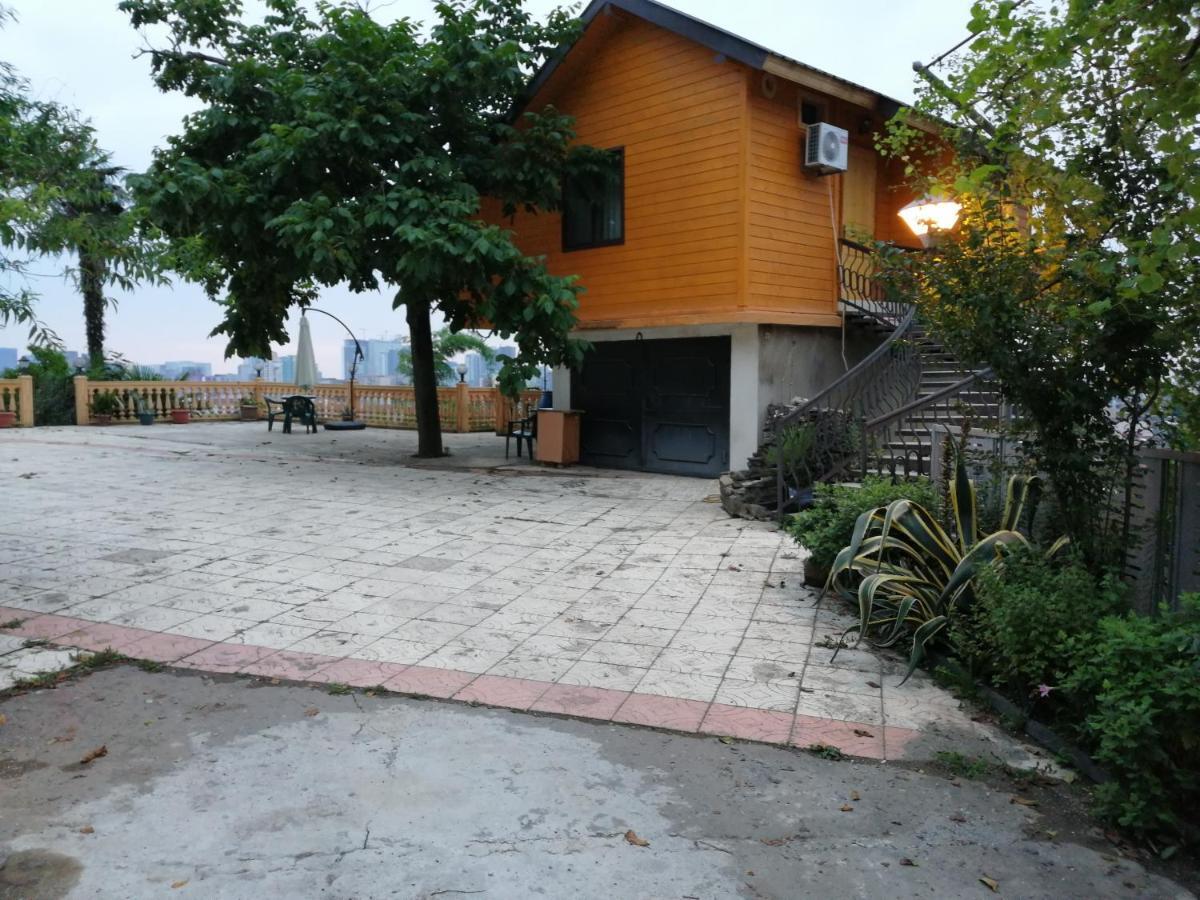 Деревянный Котеж The 1 С Выдом На Город Batumi Exterior photo
